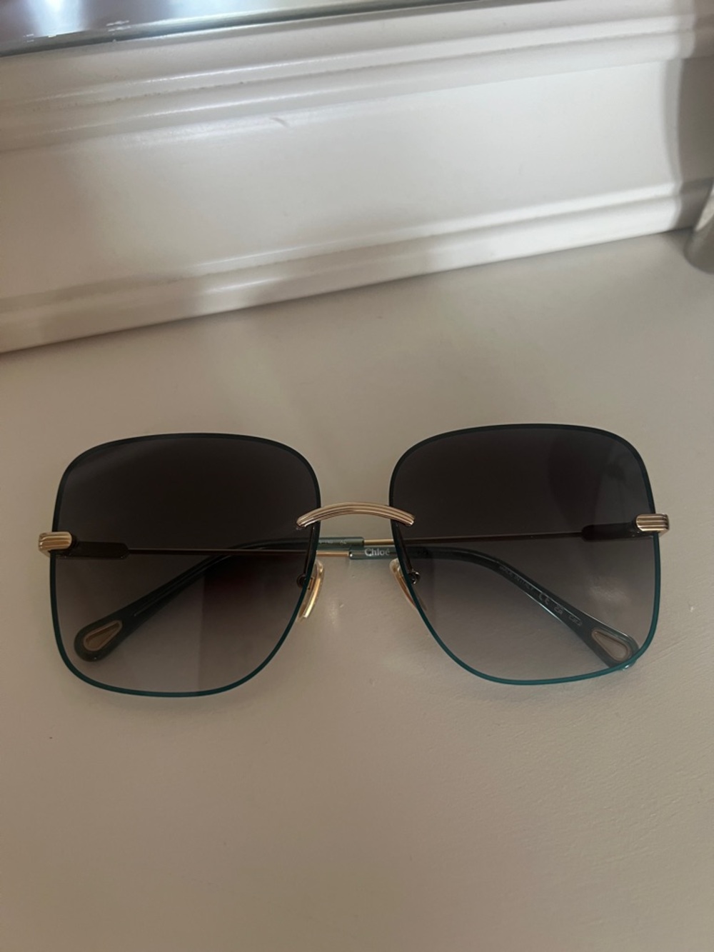 Chloe Women's Oversized Square Sunglasses in Gold and Dark Gray